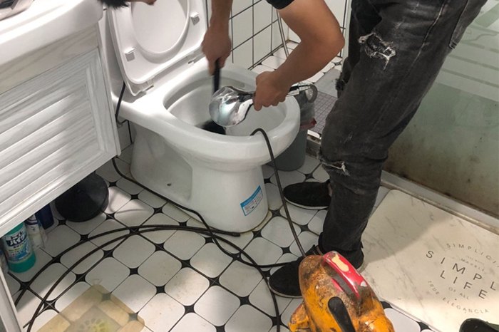新北马桶堵塞自己疏通还是找师傅？专业上门服务让你省时更省心